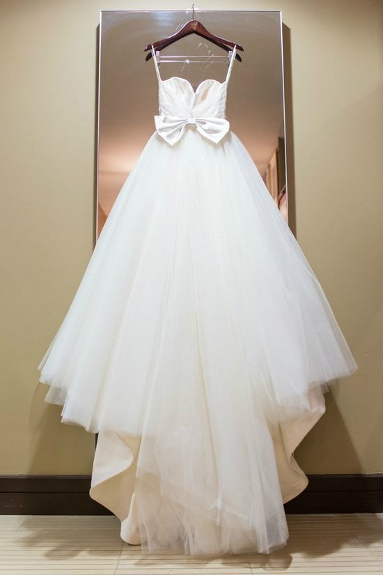 让新娘爱不释手的大蝴蝶结婚纱